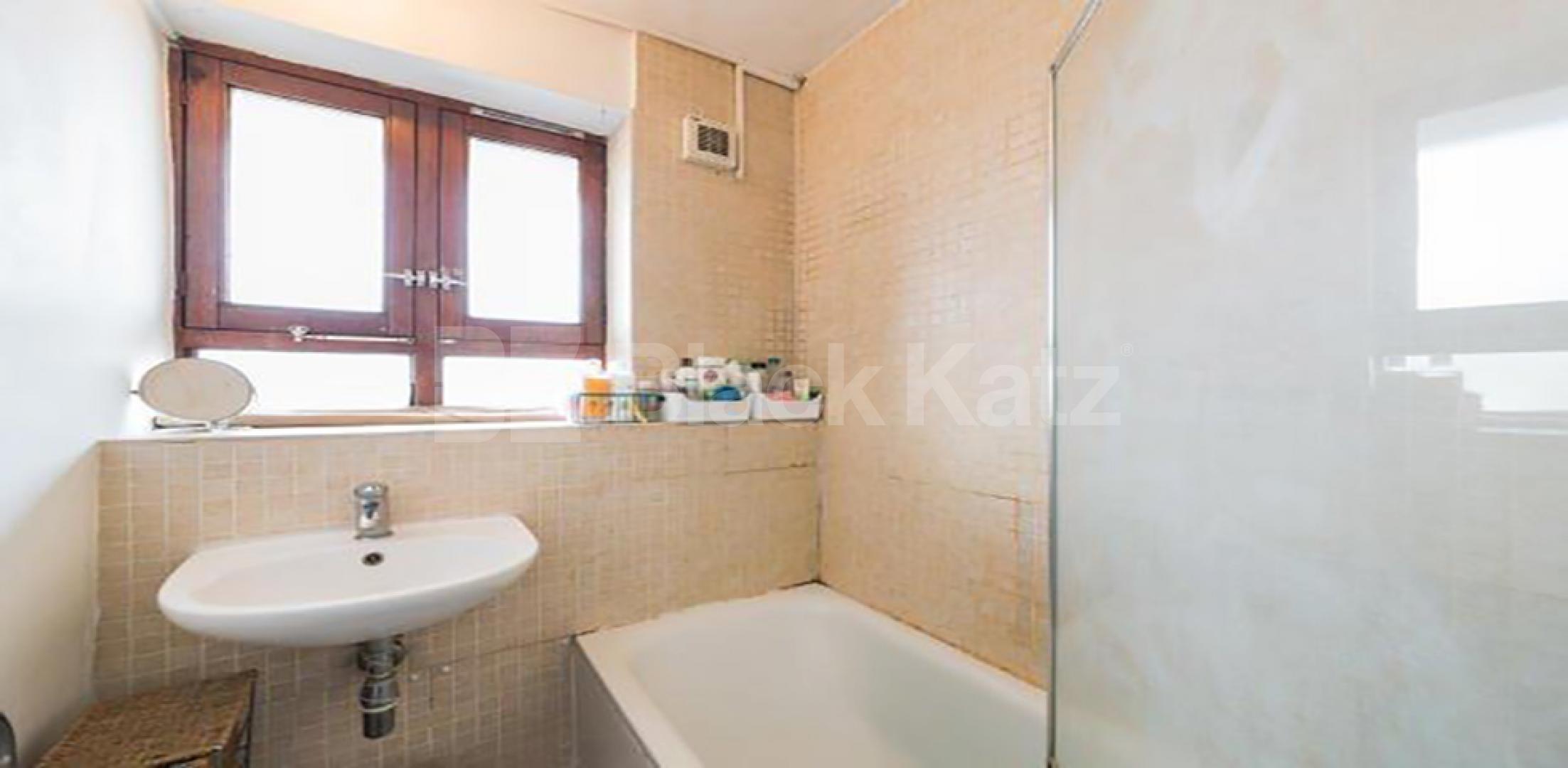 			2 Bedroom, 1 bath, 1 reception Flat			 Birkenhead Street , KINGS CROSS